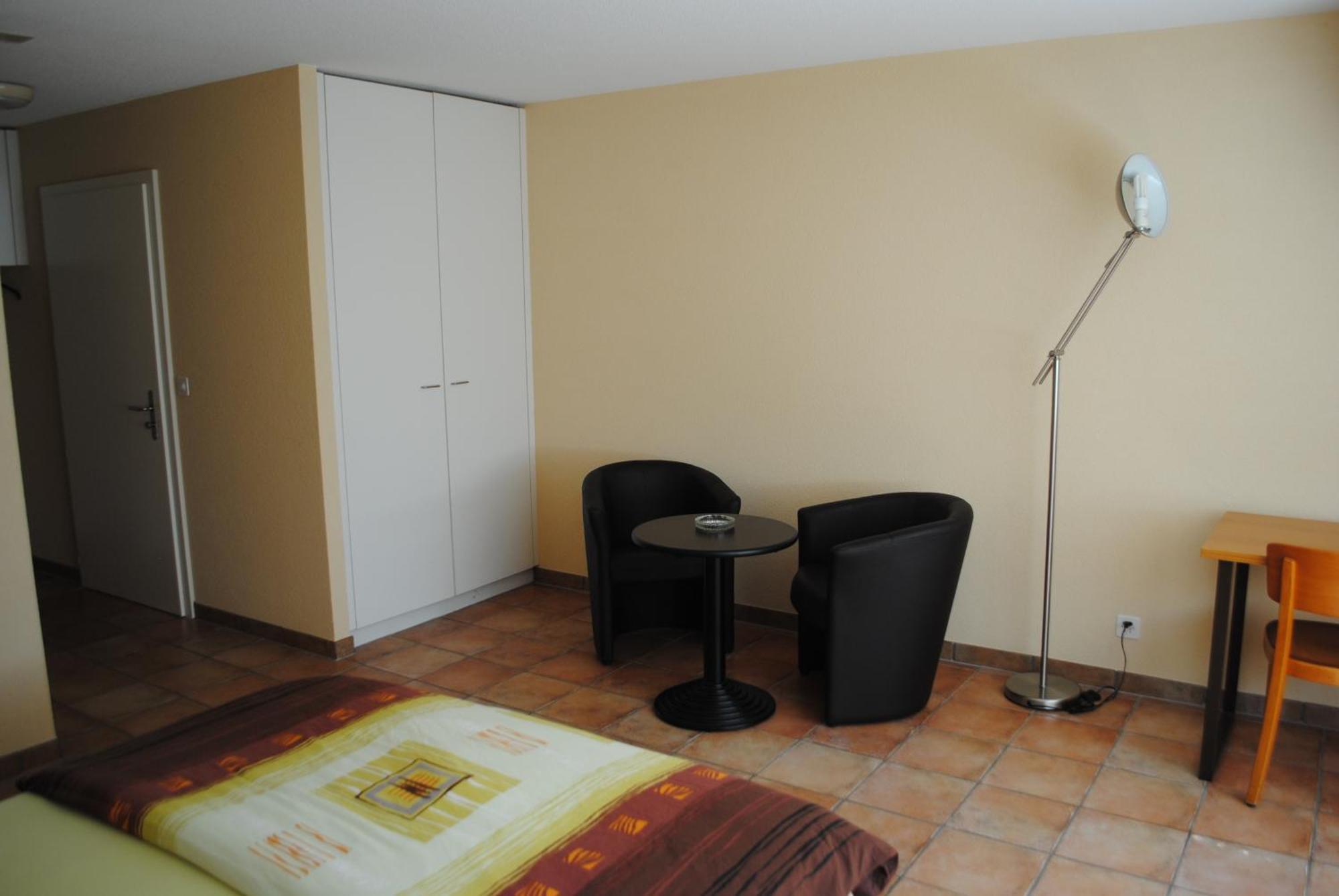 Motel - Hotel La Poularde Romont Стая снимка