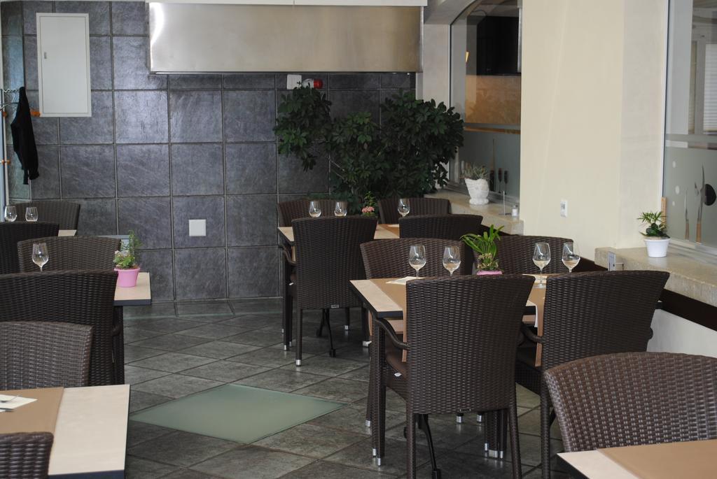 Motel - Hotel La Poularde Romont Екстериор снимка