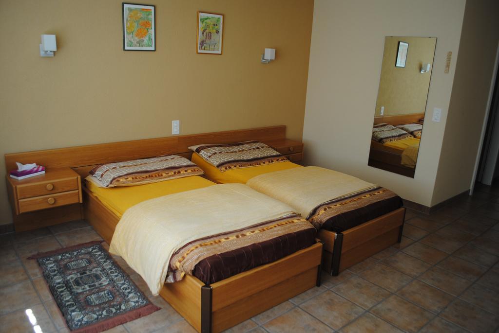 Motel - Hotel La Poularde Romont Стая снимка